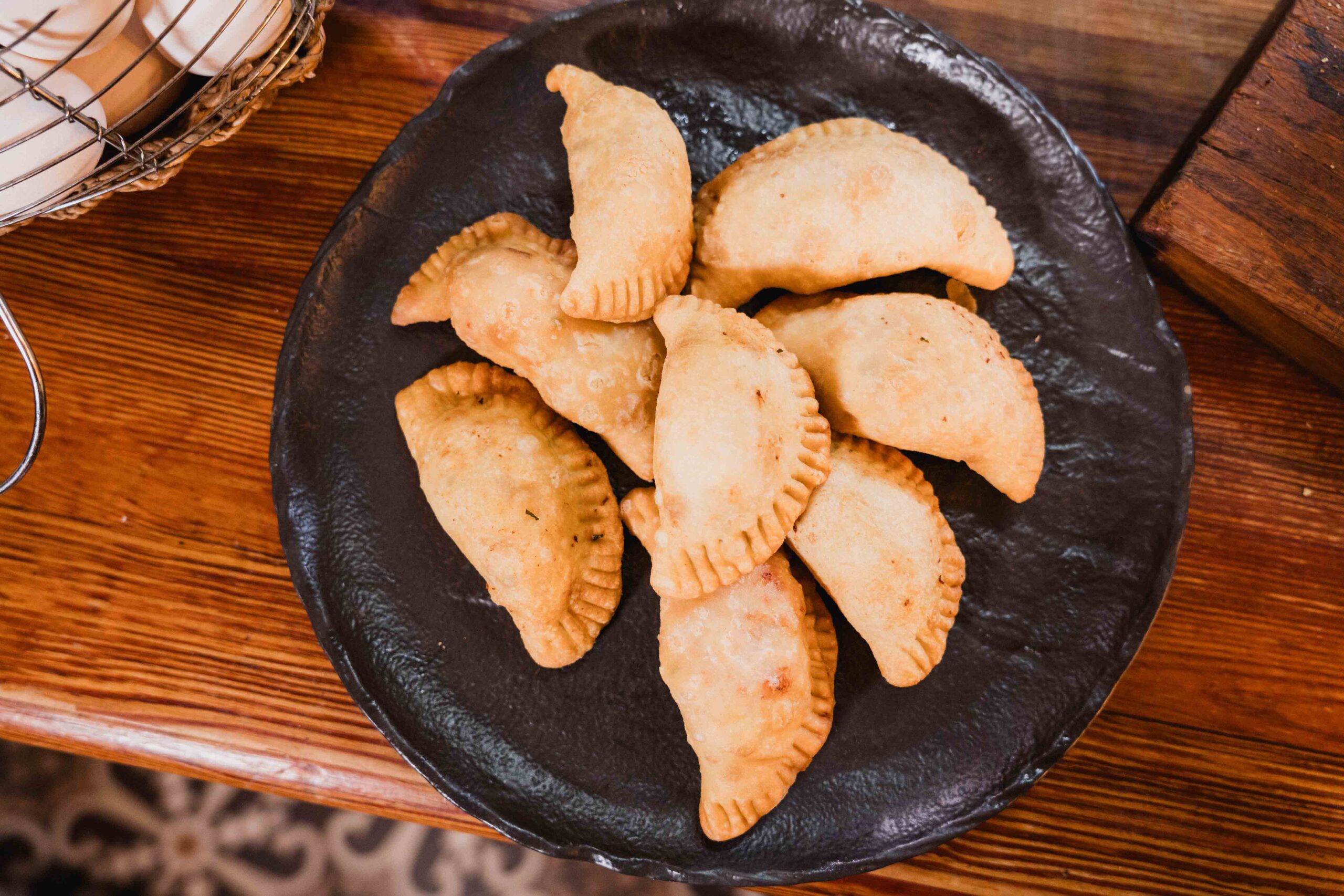Empanadas de carne cortada a cuchillo