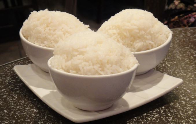 La manera más saludable de cocinar el arroz blanco para reducir los picos de glucosa en la sangre
