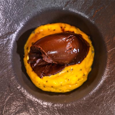 Para el húmedo de chocolate