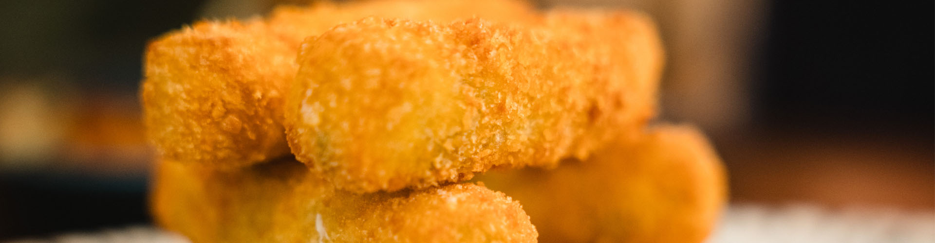 Bastones de queso Danbo a la milanesa